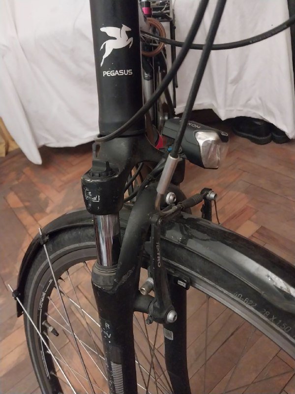 велосипед с аксессуарами и замком 2