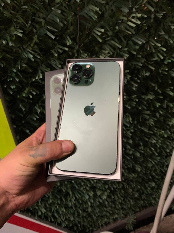iPhone 13 Pro Max 128GB Green, iPhone 13 128GB Blue, iPhone 12mini 64GB Red, Samsung S23 128GB Black 3