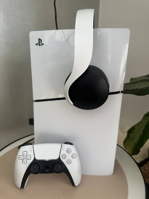 PlayStation 5 Slim, наушники Sony Pulse 3D 1
