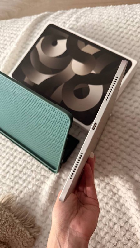 iPad Air 5 (M1, 64GB, Wi-Fi) с чехлом 2