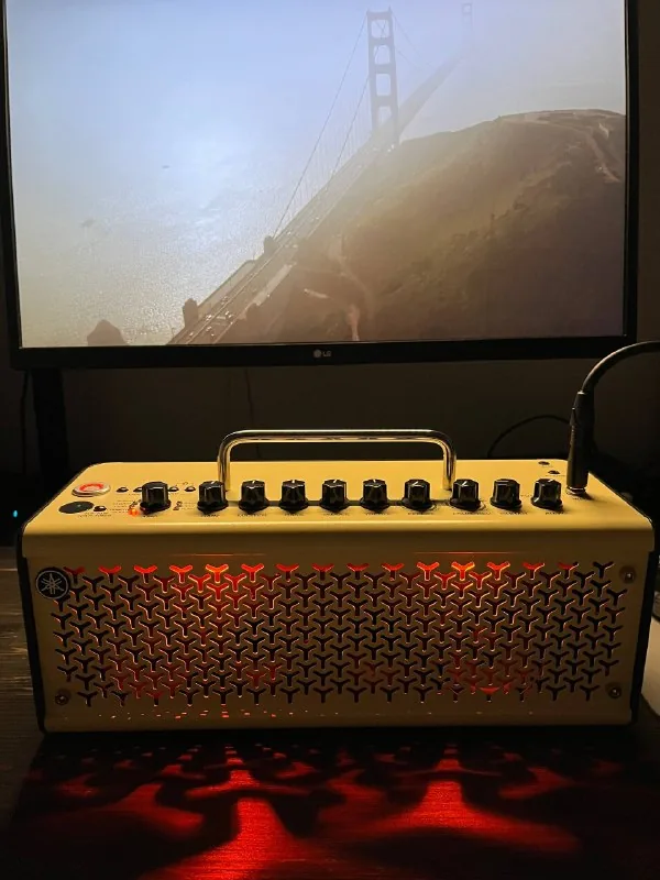 Гитарный усилитель Yamaha THR10 II 1