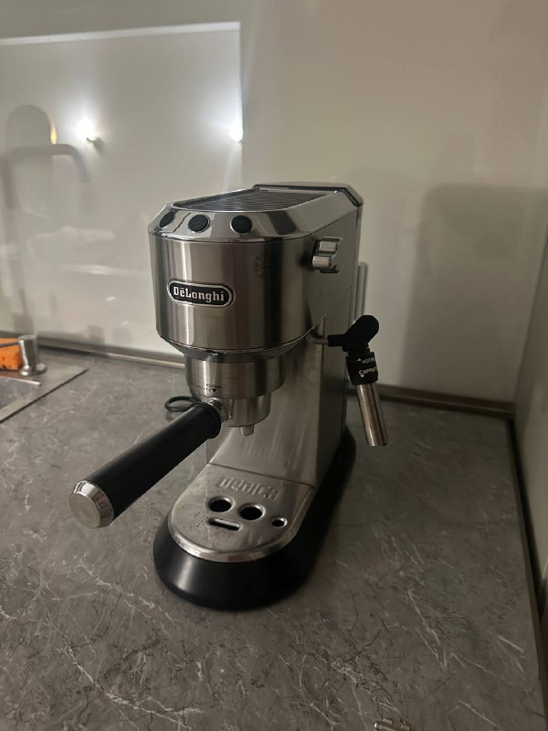 Фен для волос, кофеварка DeLonghi 2