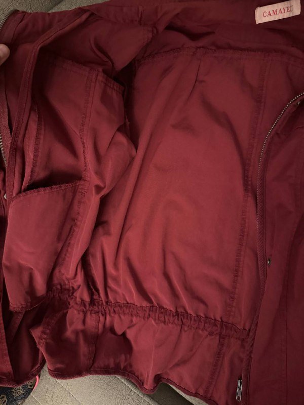 Сумка Guess, куртка-ветровка, кеды Converse, кроссовки Adidas Samba 7