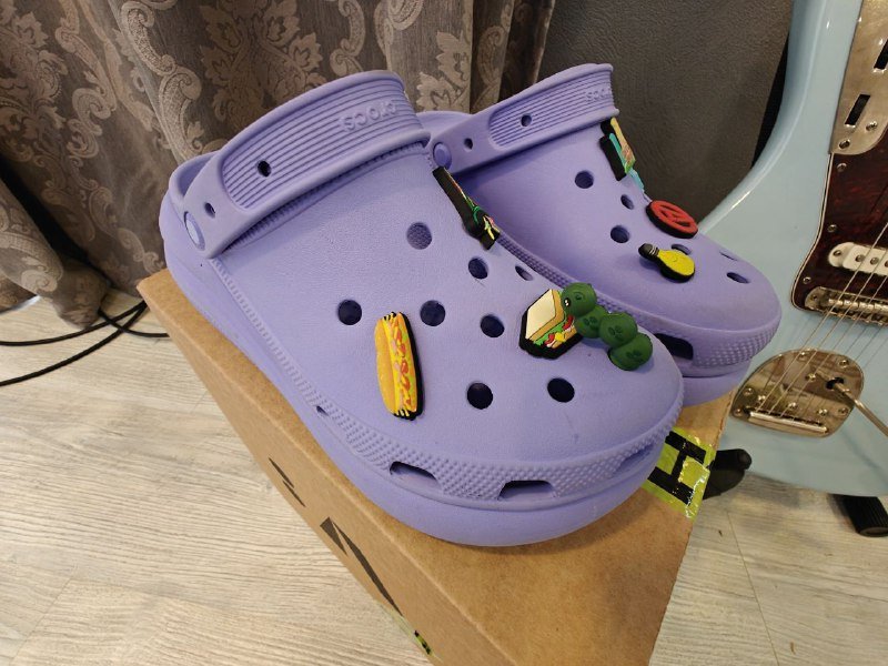 Синие джинсы uniq, черные вельветовые джинсы Levi's, леопардовые джинсы Pull&Bear, вельветовые джинсы Levi's, обувь Nike SB GT, Nike INITIATOR, Adidas YEEZY 450, Crocs Crush Clog 10