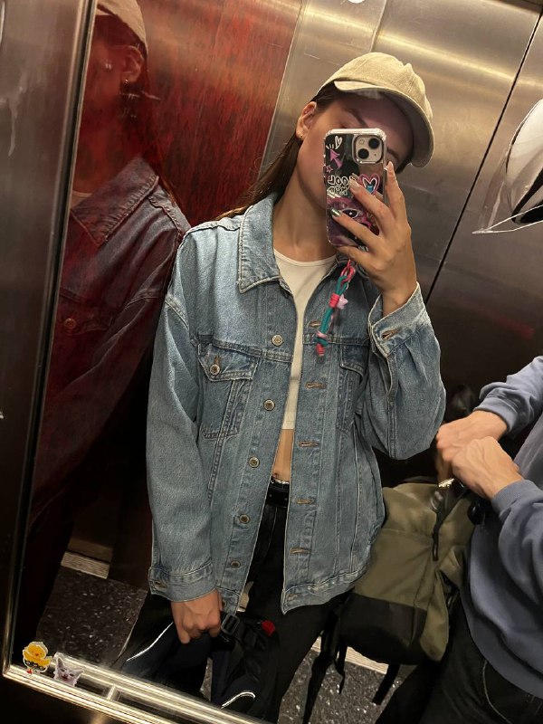 Джинсовая куртка Bershka размер М свободная посадка