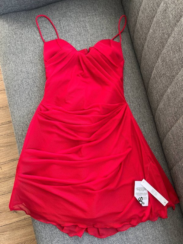 Красное мини-платье ASOS DESIGN, Красное мини-платье со шлейфом ASOS DESIGN 4