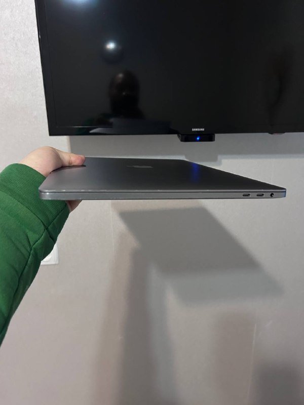 MacBook Pro 2017 15.6 дюймов 5