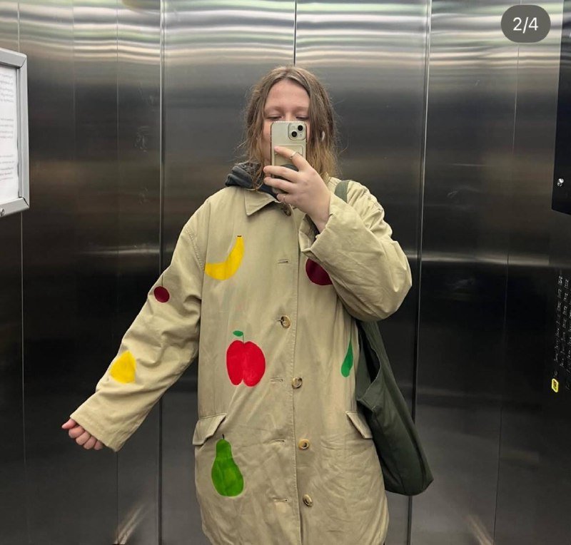 Тренч-куртка расписанная вручную акрилом 2