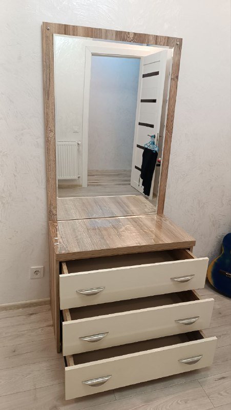 Комод с зеркалом 2