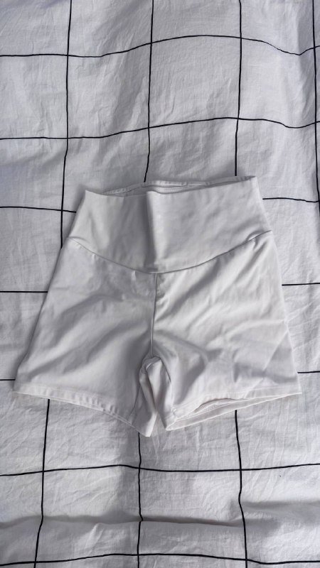 платья, топы, шорты, джинсы, брюки, юбки, базовые вещи 9