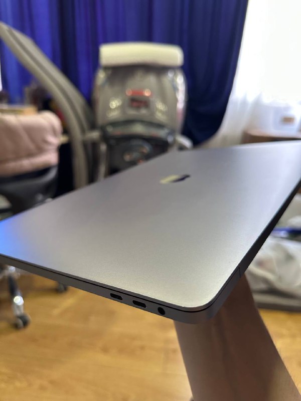 MacBook Pro 16 2019 i9 16SSD 1TB 3