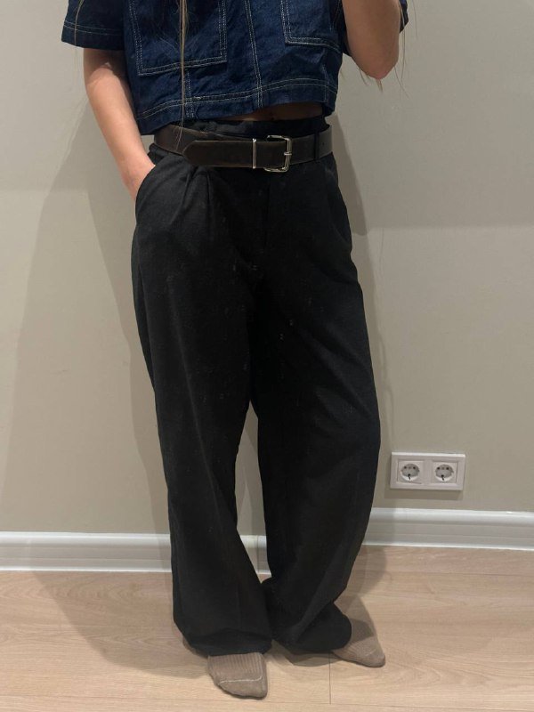 Безрукавка Nike, Лонг Zara, Джинсы Stradivarius и H&M, Жакет Zara, Свитер H&M, Брюки Bershka, Угли с мехом 7