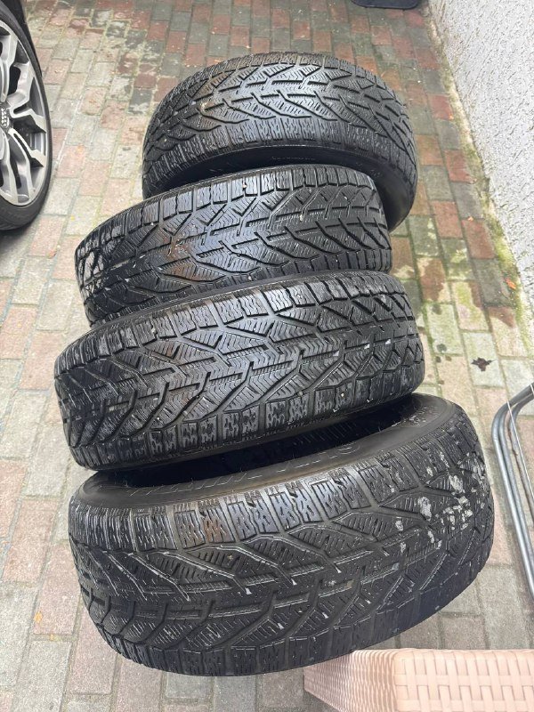 Комплект зимней резины 235-60 R18