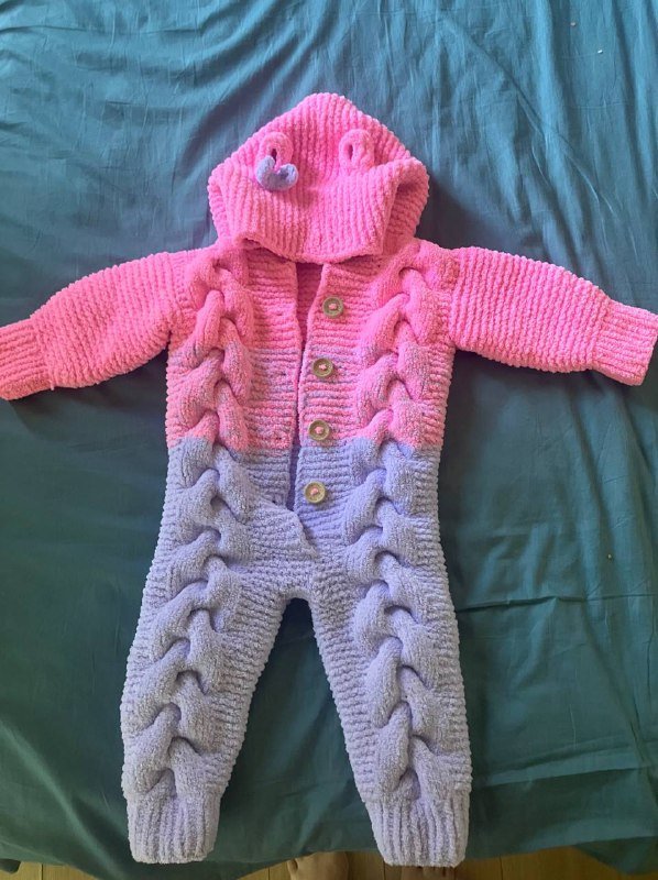 Вязаный комбинезон, шапка и пинетки для девочки