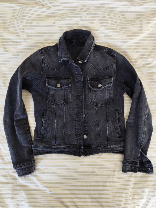 Комбинезон джинсовый, джинсы Levi's, шорты Levi's, футболка Under Armour, жилет пуховый, куртка джинсовая Zara 7