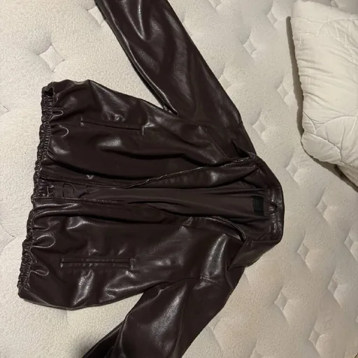 Коричневая кожаная куртка Zara