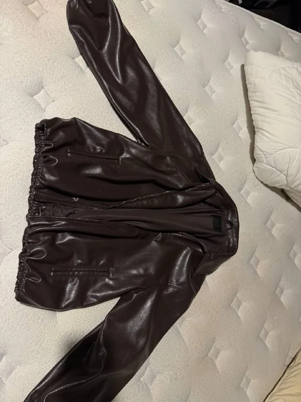 Коричневая кожаная куртка Zara 1