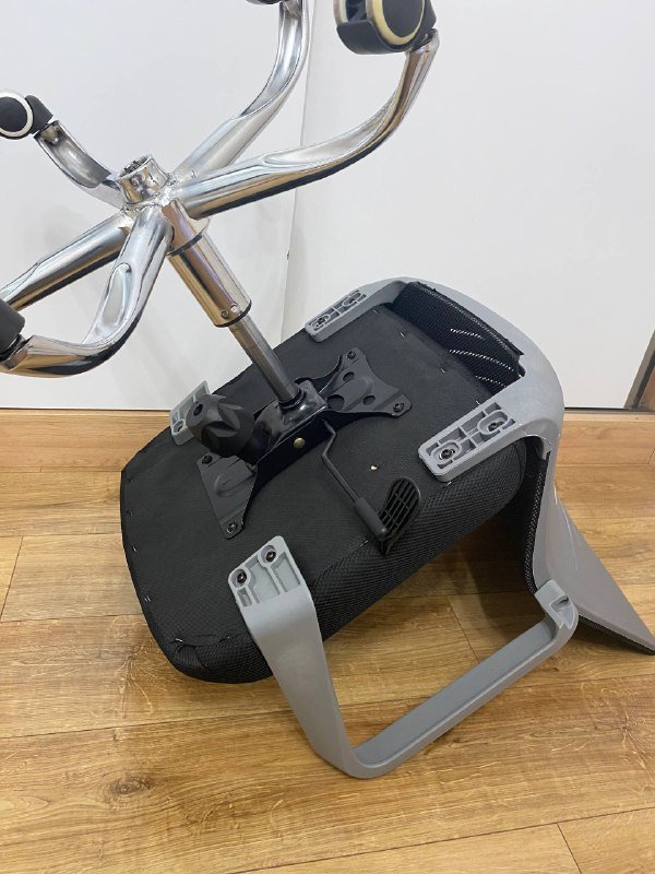 Офисное компьютерное кресло 4