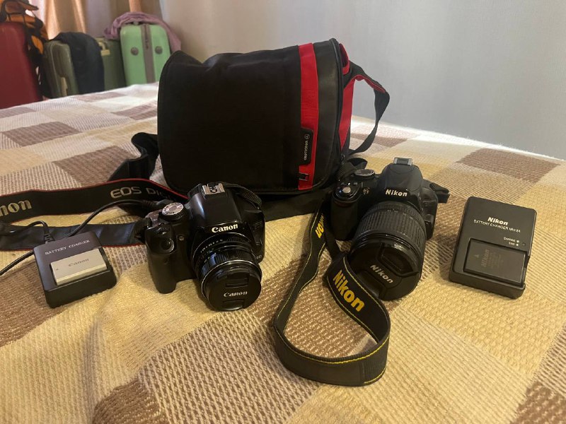 Фотоаппараты Nikon D3100, Canon EOS 500D с объективами и сумкой