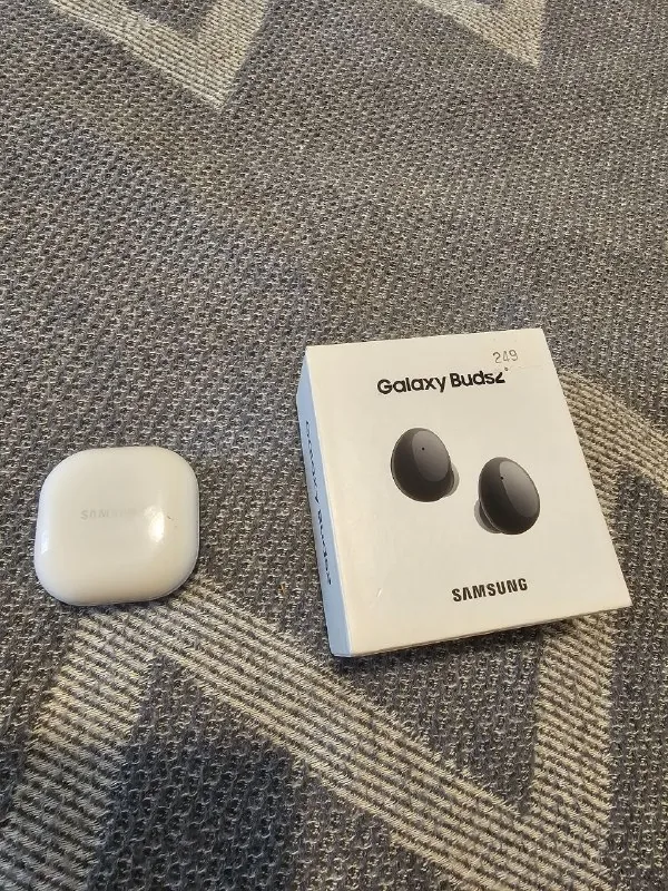 Samsung Galaxy Buds 2 1