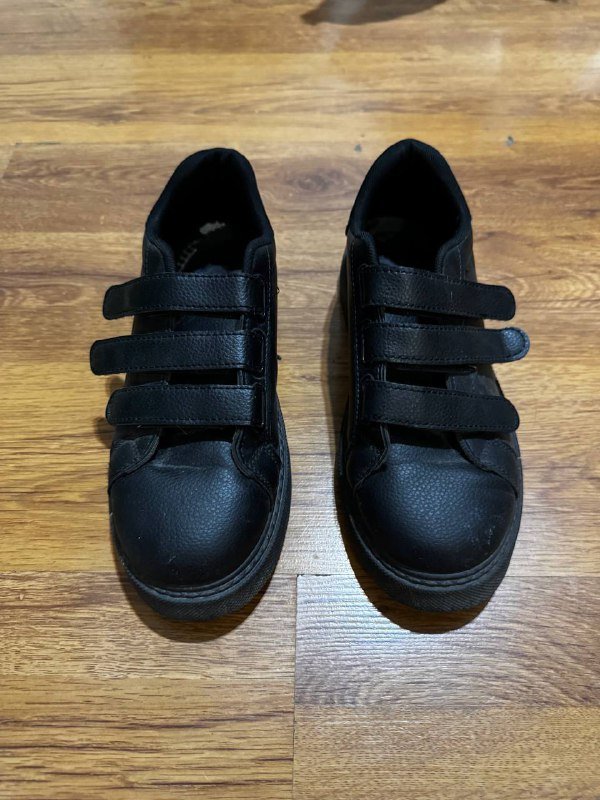 Черное платье, белый топ, дубленка, платья, куртка, комбинезон, кеды, портупея 9