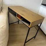 Стол с выдвижным ящиком 1
