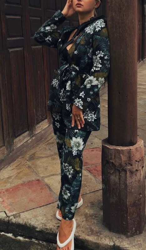 Женский костюм в цветок ZARINA 42 размер 3