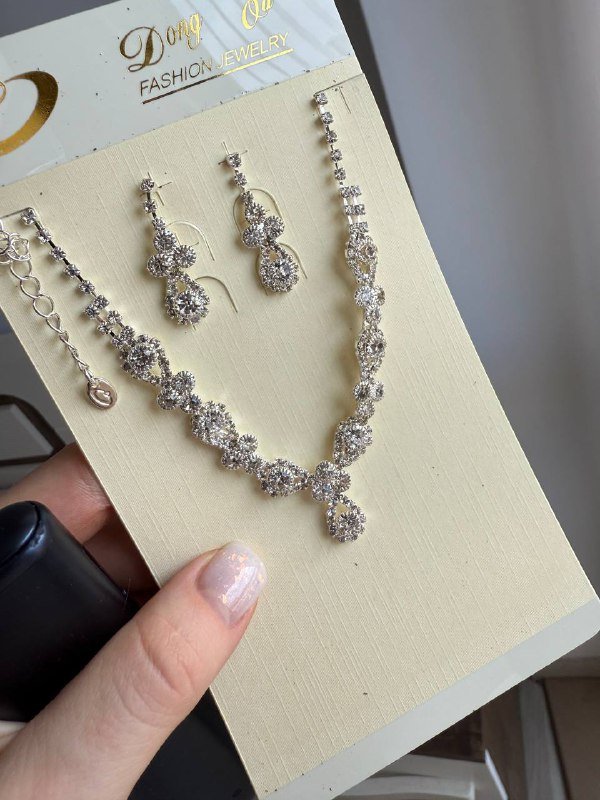 Детское платье с украшением