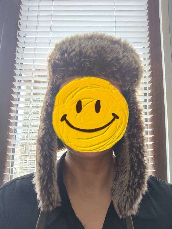 Кроссовки Lacoste белые, джинсы Zara, зимняя шапка