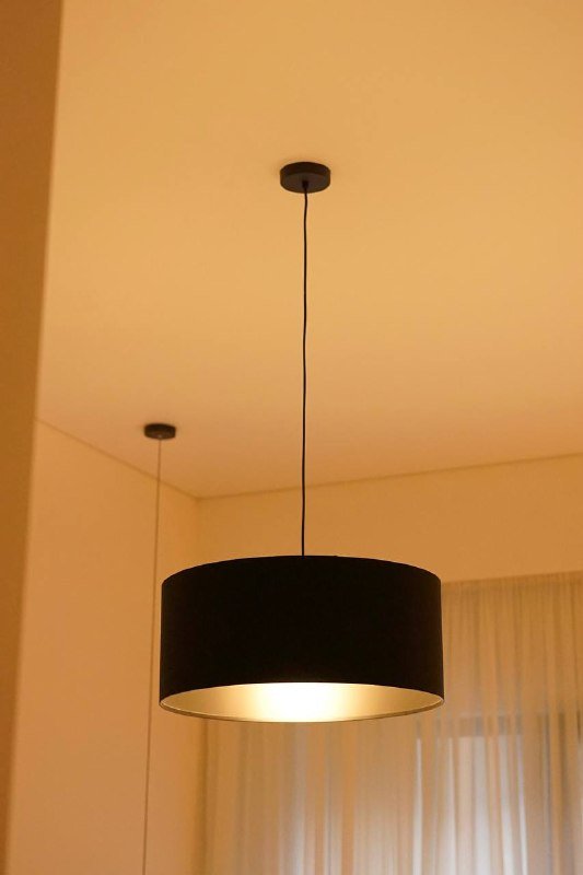 Люстра большая черная минималистичная 3