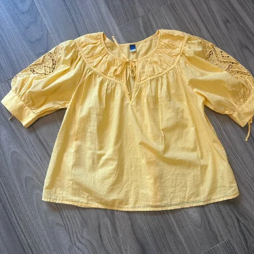 Желтая блуза, белая cropped shirt