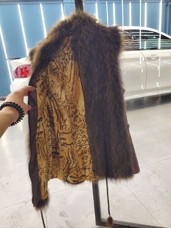 Жилетка женская из натуральной кожи кингуру и енота 2