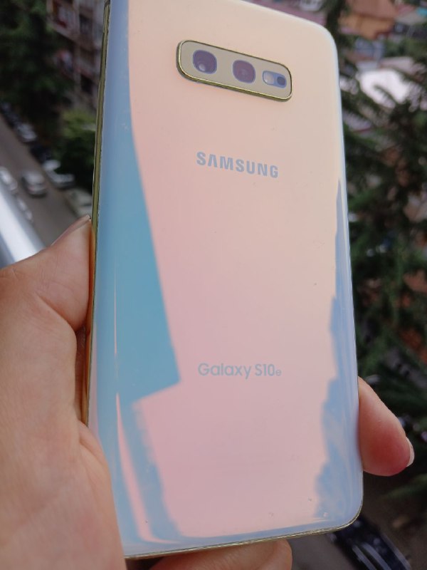 Samsung Galaxy S10e 3