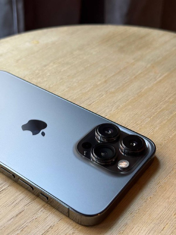 iPhone 13 Pro, Apple Watch Series 7 3