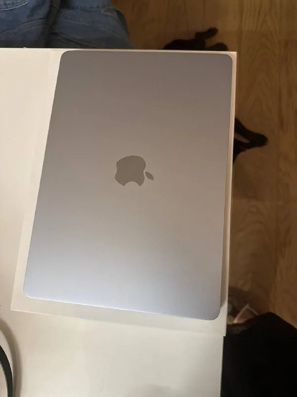 MacBook Air 13” M4 16GB blue 1