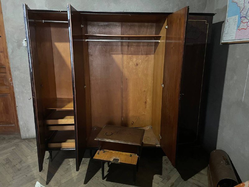 шкаф с зеркалом и комод 2