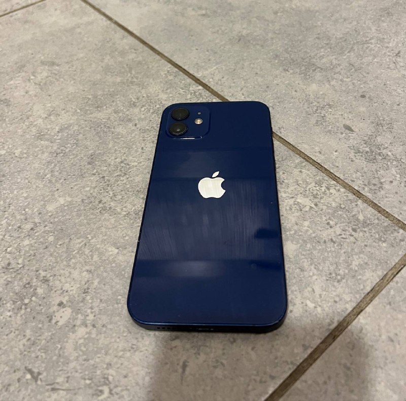 Продаю iPhone 12 128гб, чехол с MagSafe 3