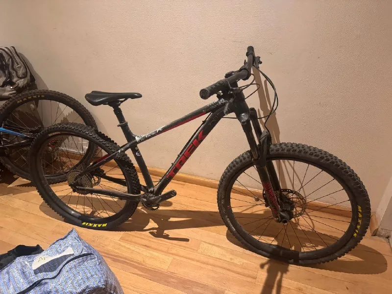 Trek Roscoe 7, Kona Precept 150 1