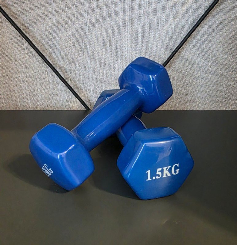 Гантели, гимнастический мяч, набор банок