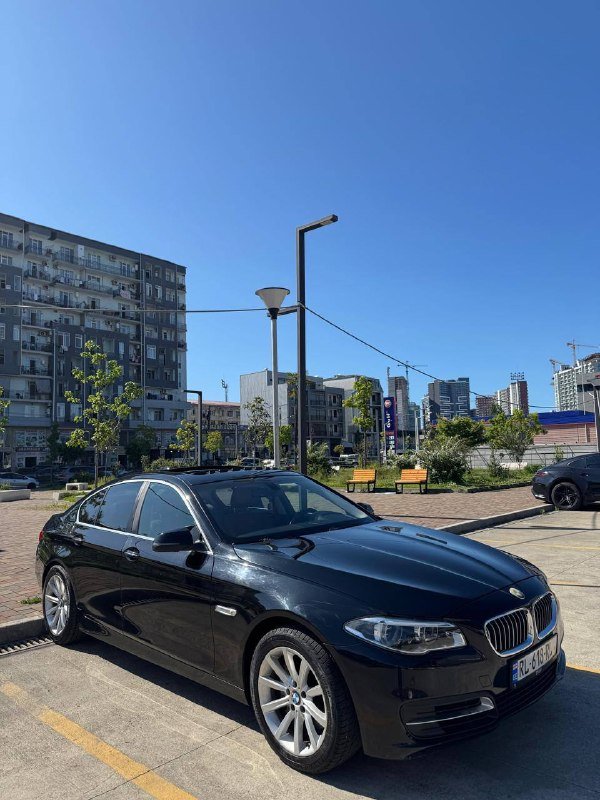 BMW 3.0 бензин полноприводный черный седан 4
