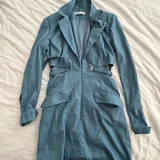 Кроссовки, ботинки, джинсы, куртки, свитера, платье 4