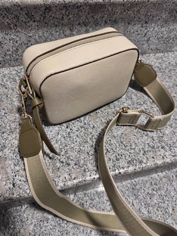 Рубашка, ботильоны, полупальто, кроссовки, сумка, майка, футболка, джинсы, очки солнцезащитные 5