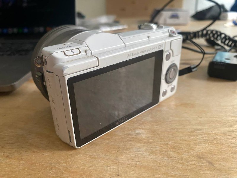Sony a5100, китовый объектив 16-50, батарейка 5