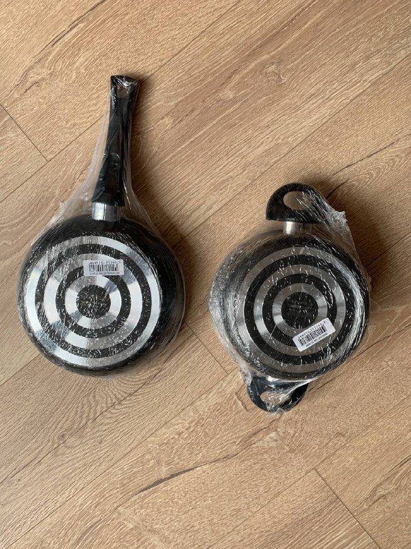 Диванные подушки, дизайнерские часы, скалка, кастрюля, роутер, швабра, стул для пикника, детские ботиночки с носочками 4