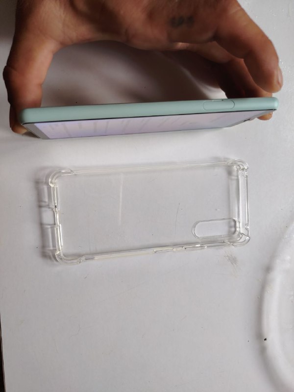 Смартфон Sony Xperia с чехлом 3
