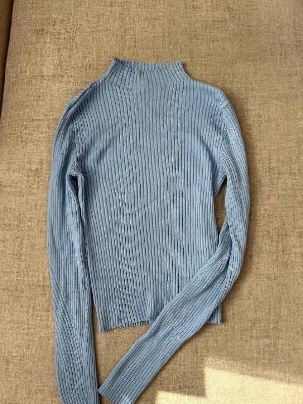 Бежевый тренч, лонгслив Bershka, велюровая кофточка, джинсы Bershka, кофточка Zara 3