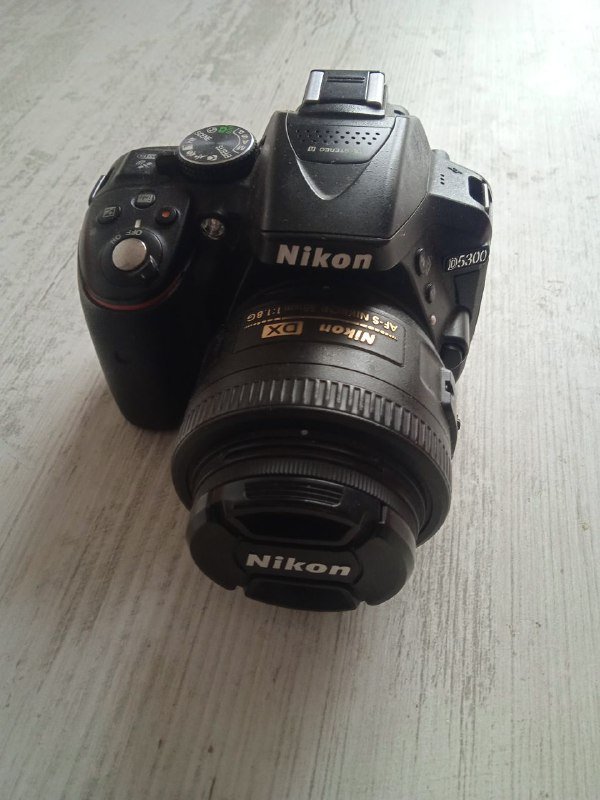 Фотоаппарат Nikon D5300, объектив, аксессуары