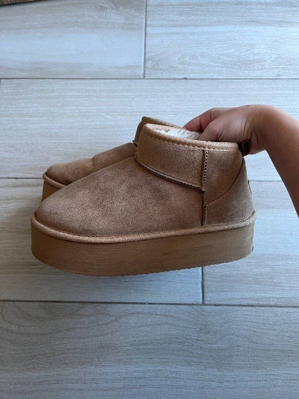 Поло Zara, Угги, Джинсы Zara, Топ Zara, Кофта Stradivarius, Сумка New Yorker 3