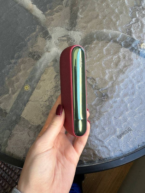 IQOS ILUMA красный с зелёной панелью 4