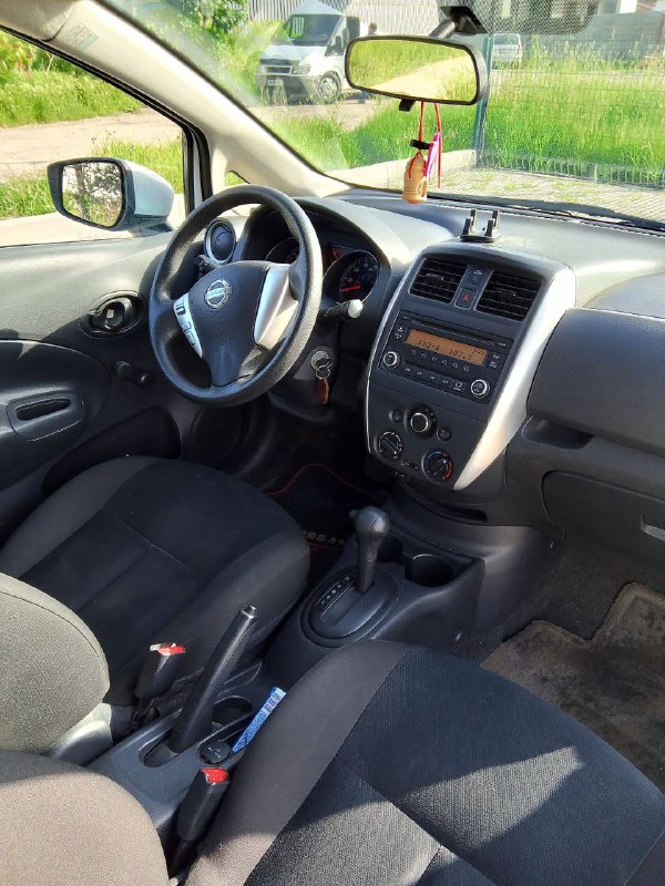 Nissan Note 2014 1.6 л леворульная 4